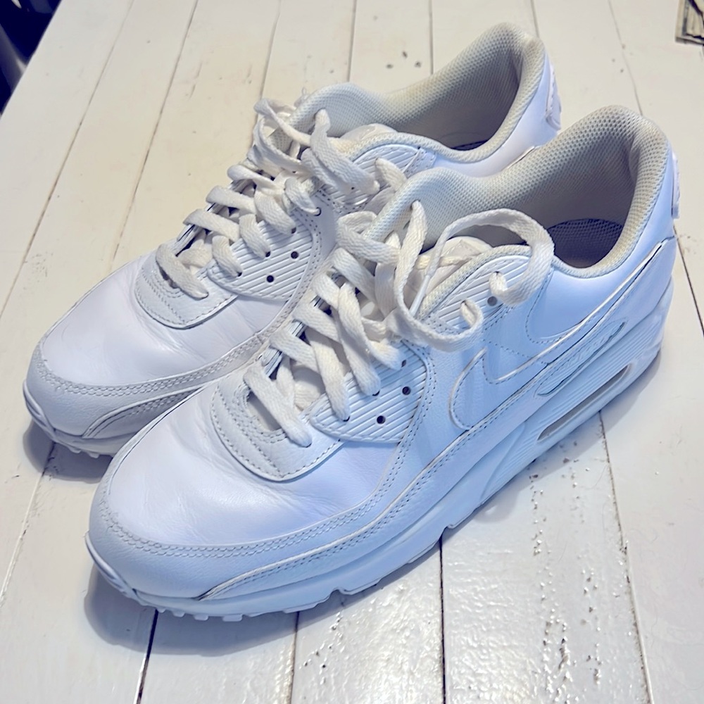 Mens all white Nike Air Max. Triple white. 11.5 mens.